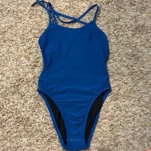 Jolyn 1-piece tie-back